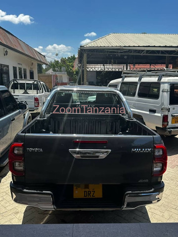 Hilux.         2019 - 3/3
