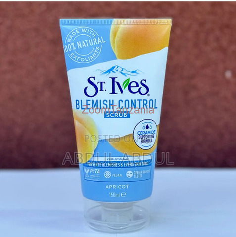 ST.IVES Blemish Control Scrub 2% Salicylic Acid Prevents Blemishes & Evens Skin Tone Apricot 150