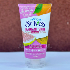 ST.IVES Radiant Skin Scrub Polishes Away Dullness & Purifies Pink Lemon & Mandarin 150ml