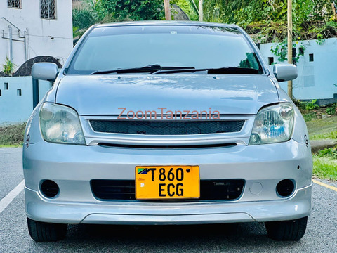 Toyota ist - 2/6