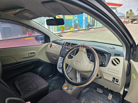 Daihatsu mira.    2011 - 4/6