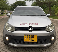 VOLKSWAGEN POLO.      2011