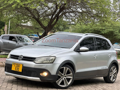 VOLKSWAGEN POLO.      2011 - 4/6