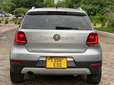 VOLKSWAGEN POLO.      2011 - 5/6