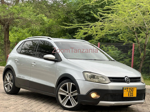 VOLKSWAGEN POLO.      2011 - 6/6