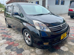 Toyota isis.      2006
