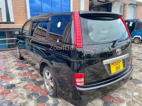Toyota isis.      2006 - 6/6