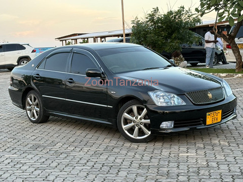 Crown Athlete gari nzuri:ml 16,800,000/= - 2/4