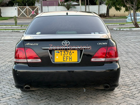 Crown Athlete gari nzuri:ml 16,800,000/= - 4/4