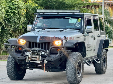 Jeep wrangler.      2010 - 5/6