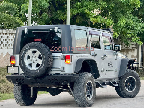 Jeep wrangler.      2010 - 6/6