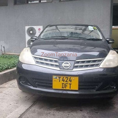 Nissan Tiida.      2005