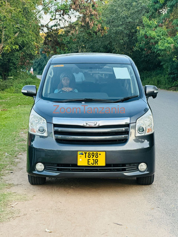 Toyota noah new shep - 2/6