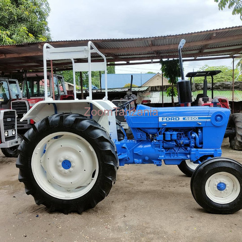 Ford 4600 Used Tractor - 2/4