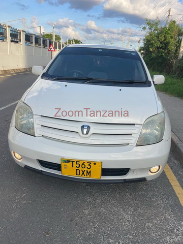 Toyota ist 2004 DX - 3/6