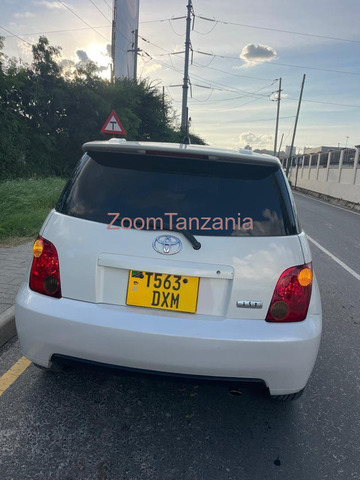 Toyota ist 2004 DX - 4/6