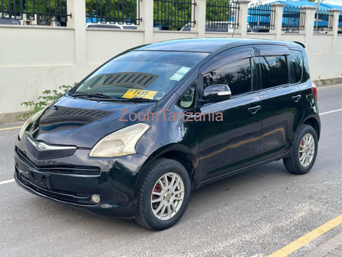 Toyota Ractis - 3/6