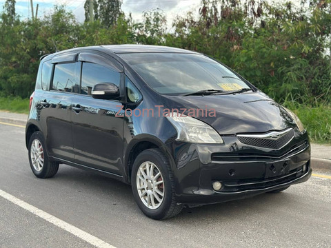 Toyota Ractis - 4/6