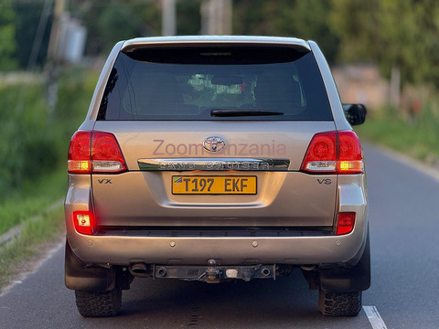 Landcruiser VX V8 - 4/6
