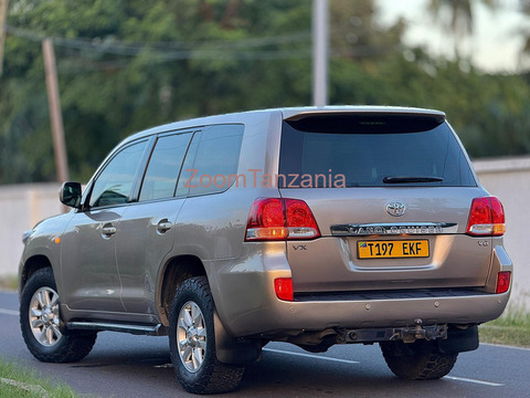 Landcruiser VX V8 - 5/6