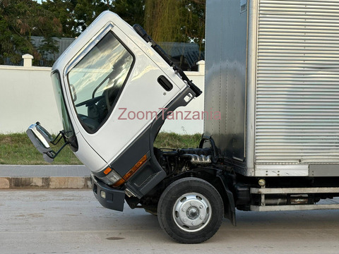 Mitsubishi canter ml:78,000,000/= - 2/4