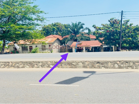 Kiwanja cha kwanza lami ( airport road ) kinauzwa pasiasi - 1/6