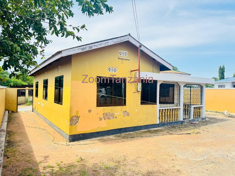 Nyumba inauzwa pasiasi mtaa wa lumala - 3/5