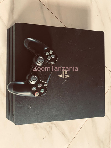 Playstation 4 pro with games - 2/2