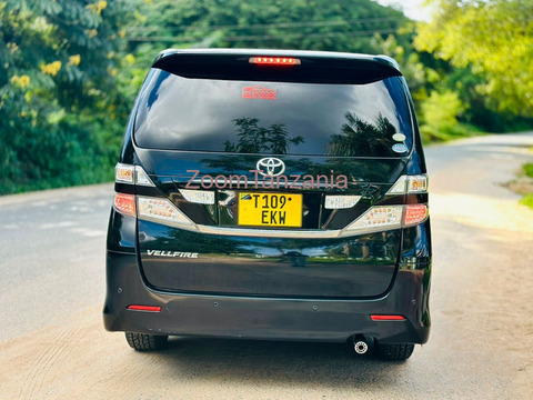 Toyota VELLFIRE (EKW)