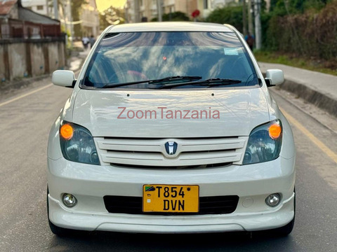 TOYOTA IST - 1/3