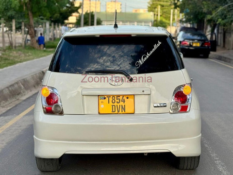 TOYOTA IST - 2/3