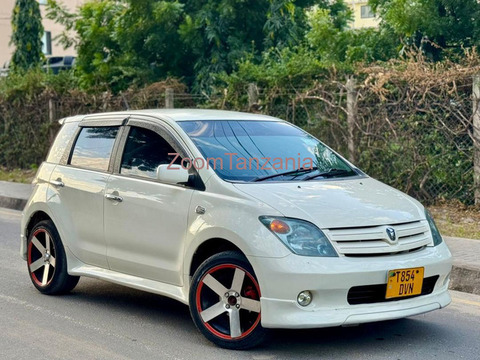 TOYOTA IST - 3/3