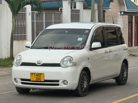 TOYOTA SIENTA - 3/6