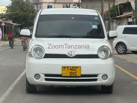TOYOTA SIENTA - 4/6