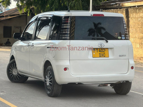 TOYOTA SIENTA - 5/6