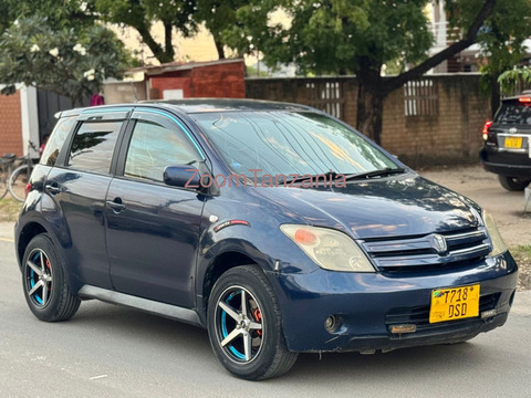 TOYOTA IST - 2/5