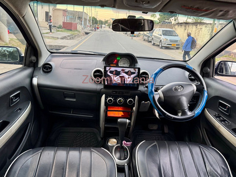 TOYOTA IST - 3/5