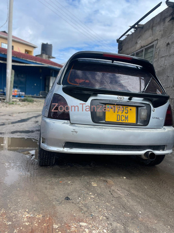 Starlet. Glanza.    2002 - 3/5
