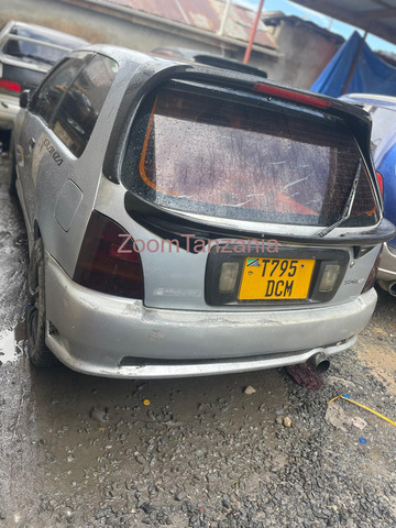 Starlet. Glanza.    2002 - 5/5