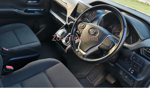 2018 Toyota Esquire - 5/6