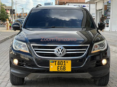 Volkswagen Tiguan.     2009