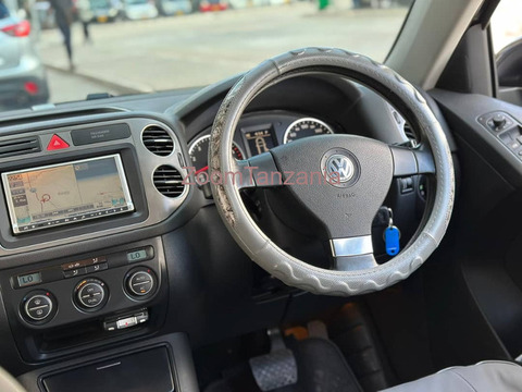 Volkswagen Tiguan.     2009 - 2/6