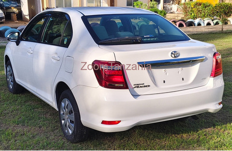 2017 Corolla Axio - 2/5