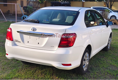 2017 Corolla Axio - 4/5