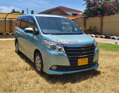 2014 Toyota Noah - 2/5