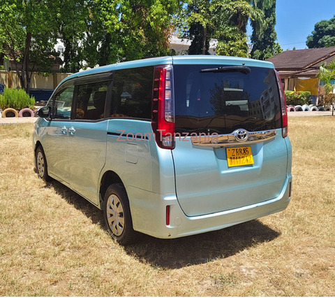2014 Toyota Noah - 3/5