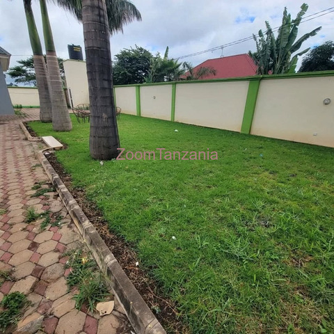 3BEDROOM HOUSE FOR RENT AT MATEVES-ARUSHA-TANZANIA - 5/6