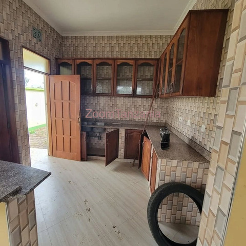 3BEDROOM HOUSE FOR RENT AT MATEVES-ARUSHA-TANZANIA - 6/6
