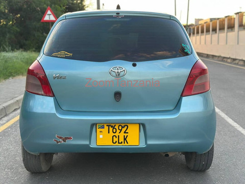 Vitz.        2006 - 2/4