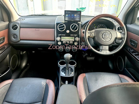 Mazda verisa.     2011 - 2/6